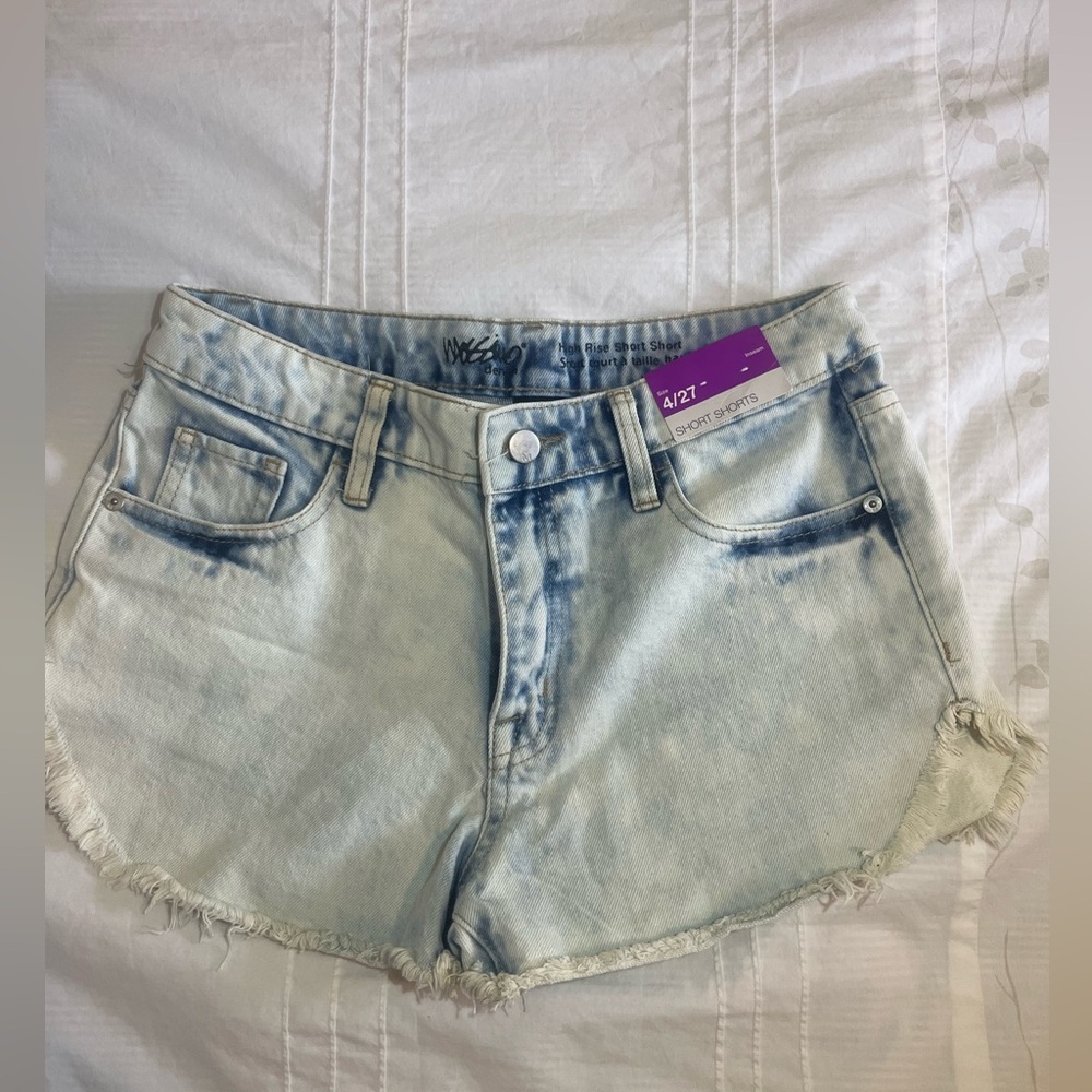 Light Blue cut off denim Shorts NWT 🌸
